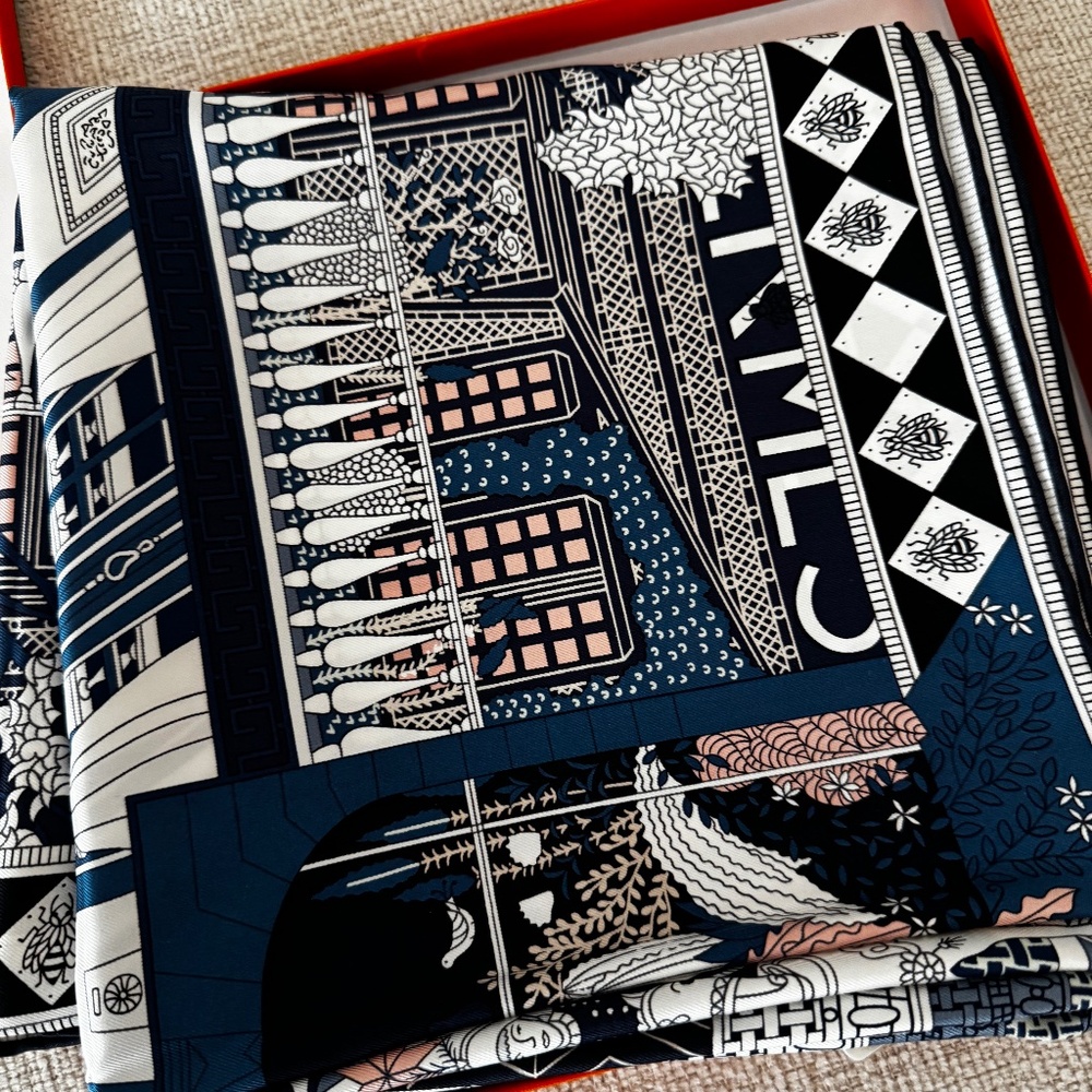 Hermès Carré 90 Silk Twill Scarf – “Objets de Curiosité” – Marine / Rose Poudré